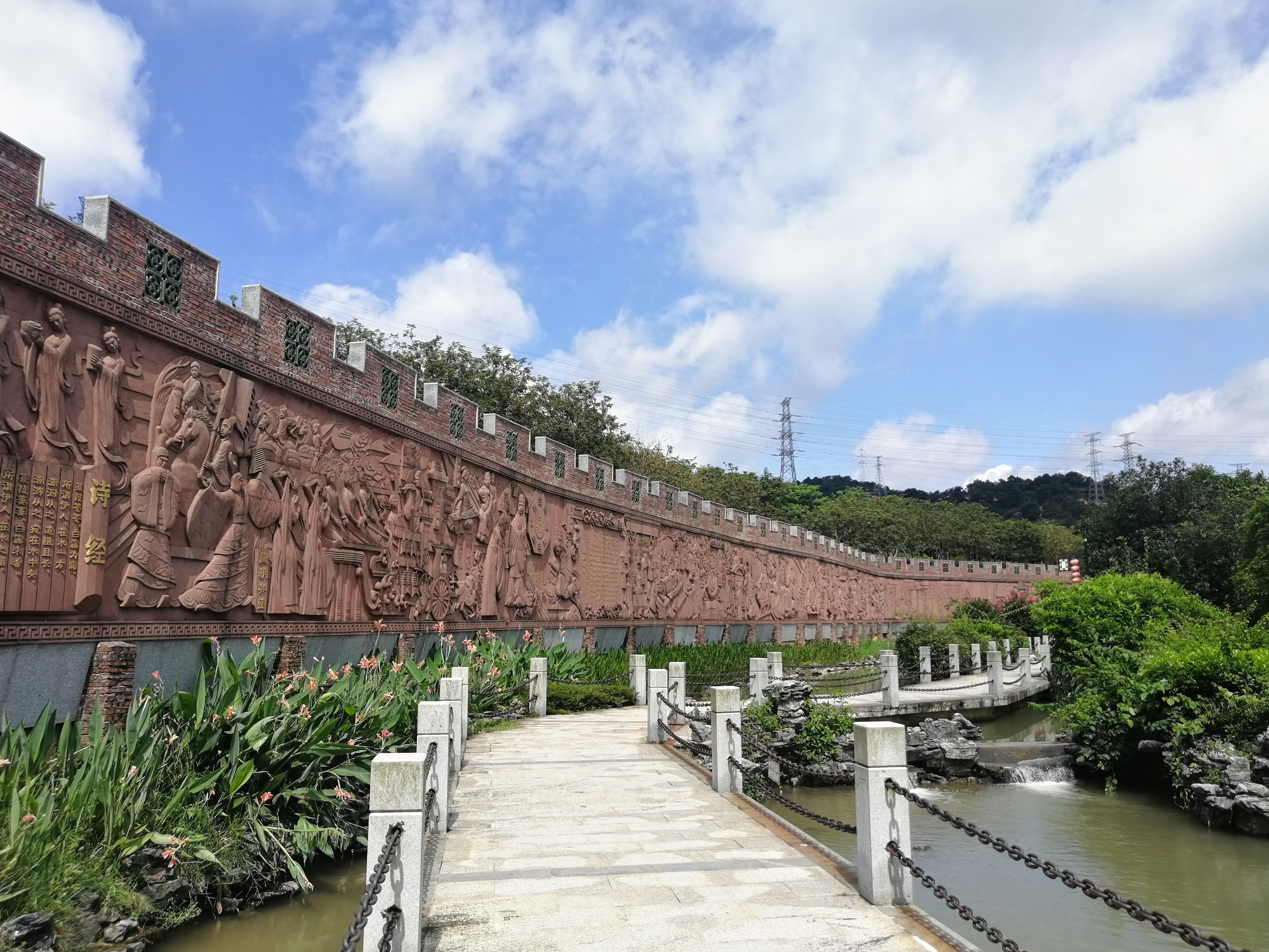 10浮雕长廊1.jpg