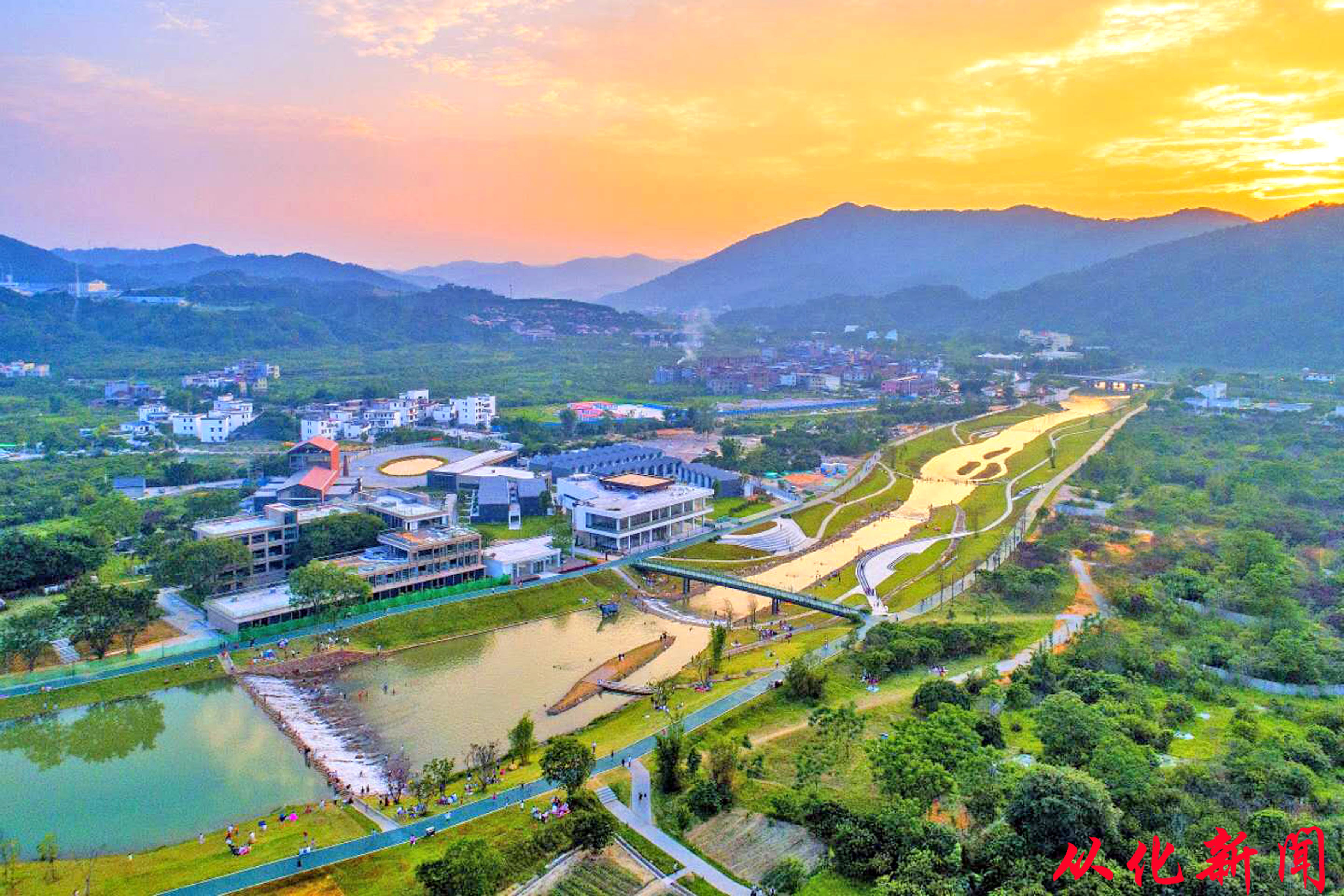 鸭洞河经过治理，蝶变成深受游客欢迎的休闲旅游胜地。（资料图片）.jpg