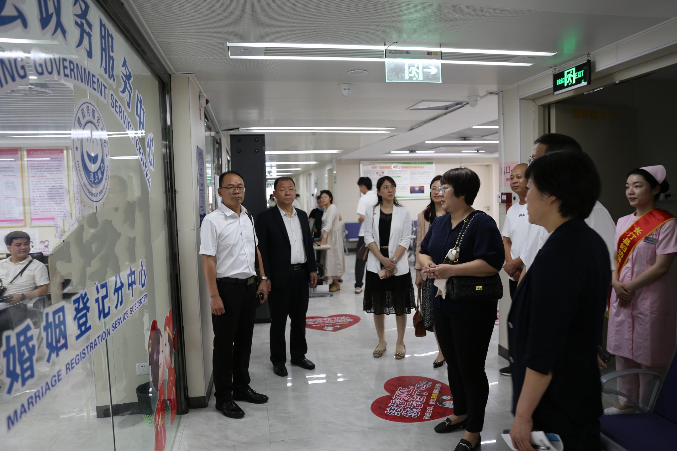 在长汀县妇幼保健院考察学习。.jpg