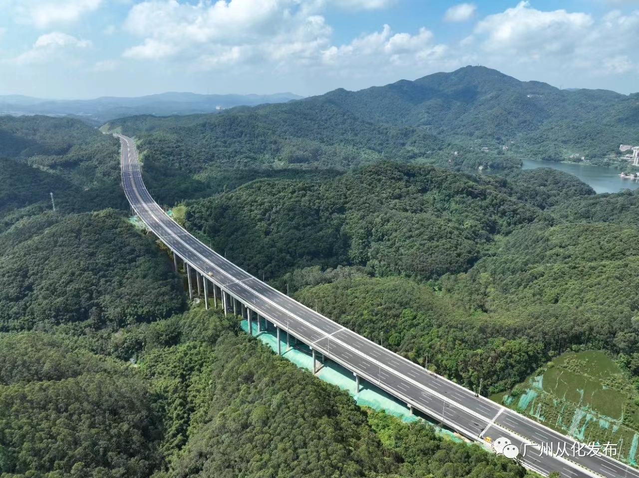 “绿美大动脉”——从埔高速（广州交投集团供图）.jpg
