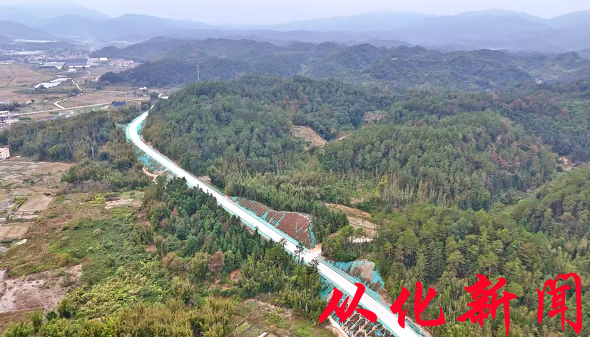 右3配图   大广高速吕田连接线建成通车  邓静西摄.jpg