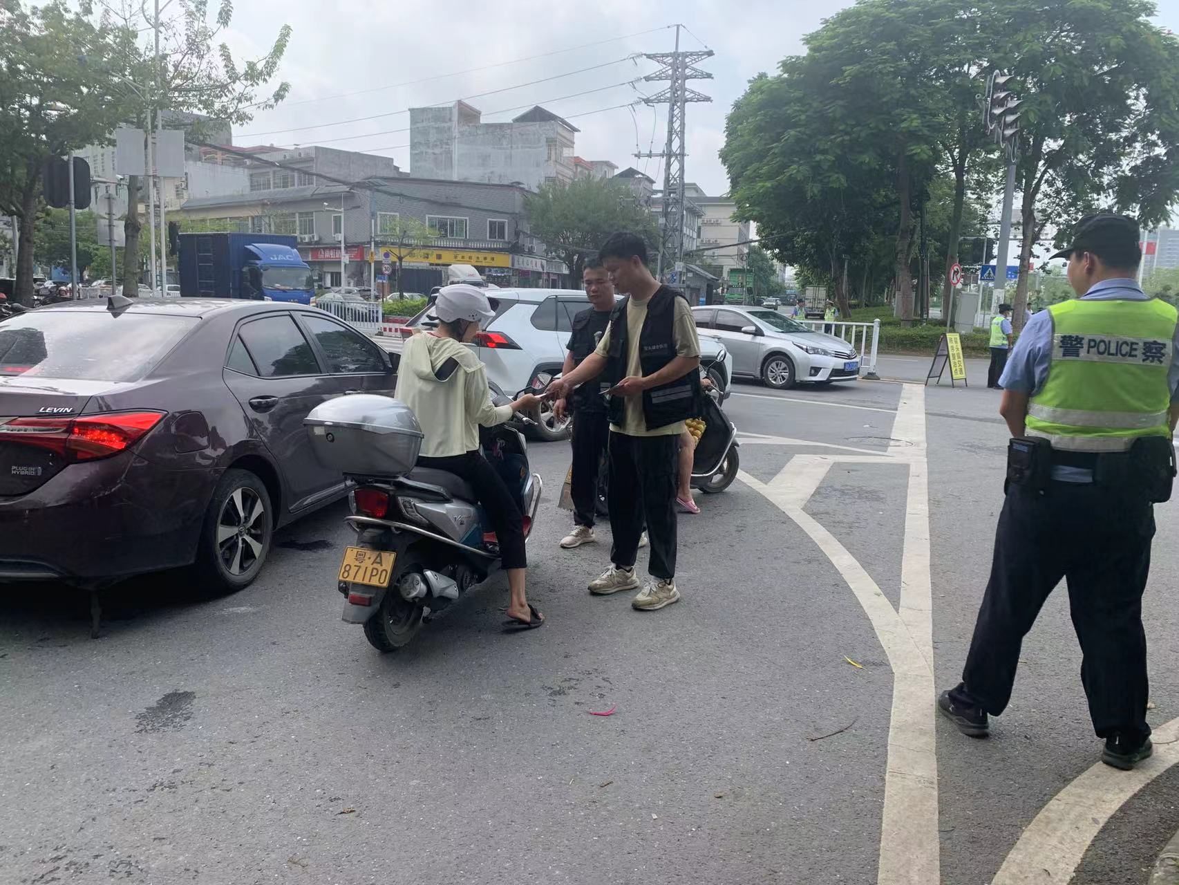 鳌头红绿灯路口 (4).jpg